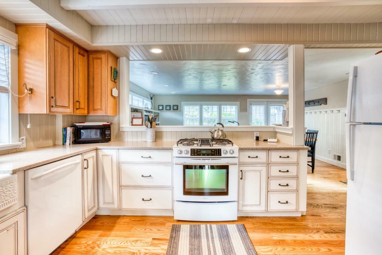 Seaside Classic Cottage Екстериор снимка
