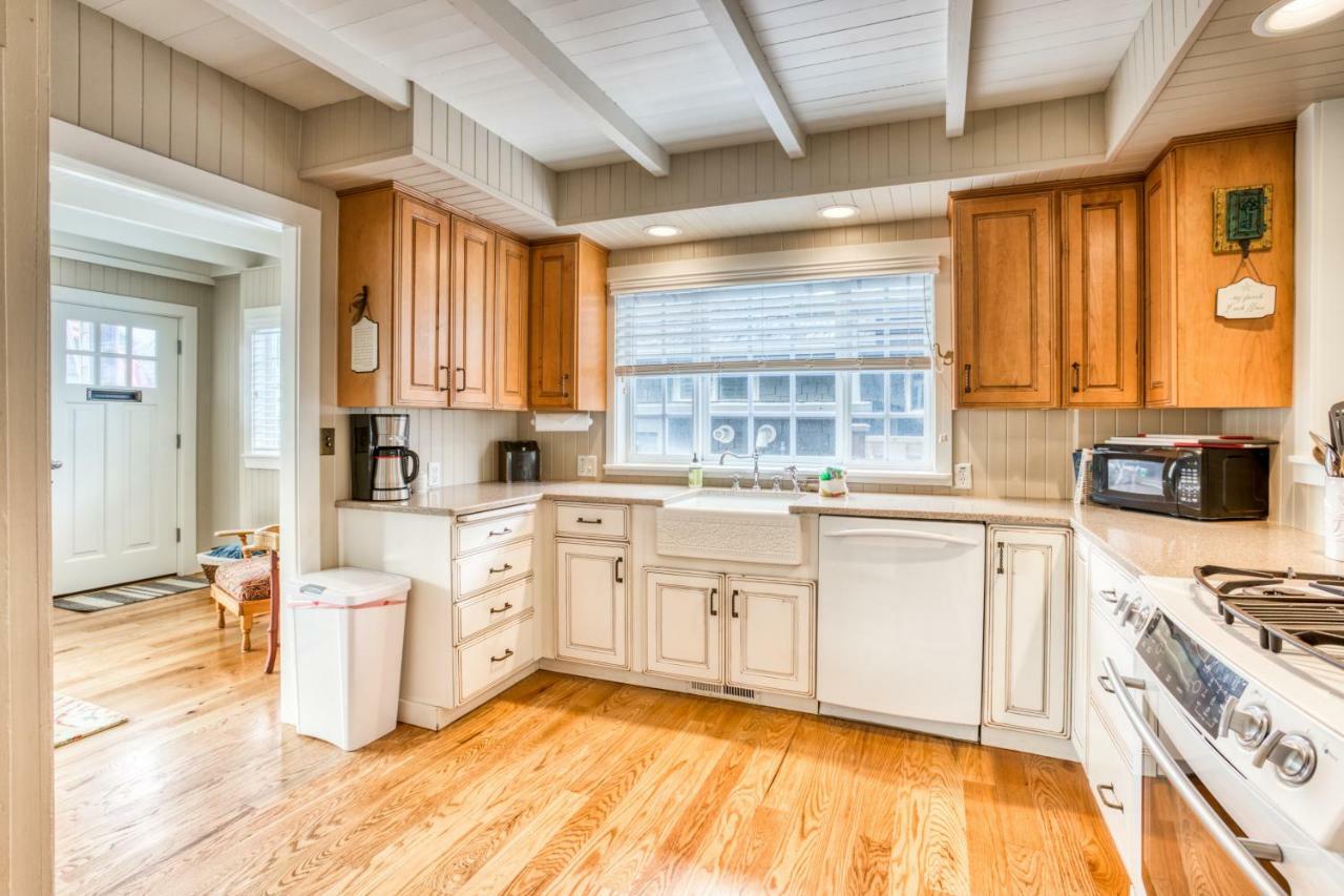 Seaside Classic Cottage Екстериор снимка